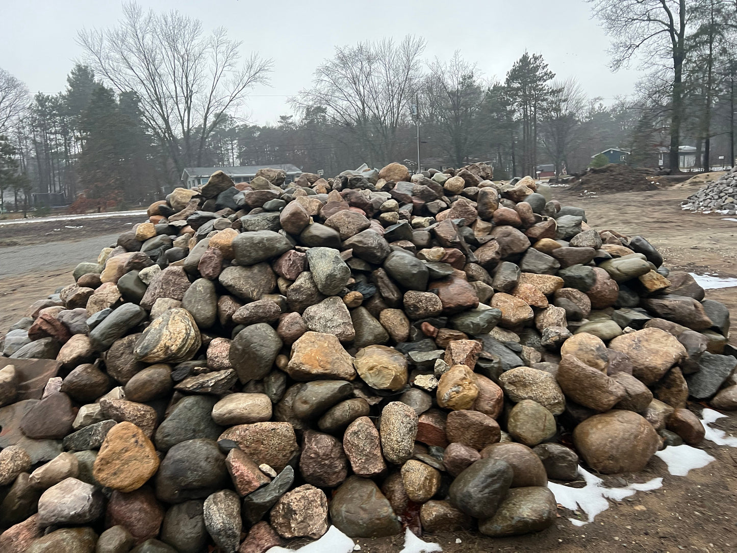 Michigan Field Stone 12-18In